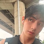 근데 <b>뷔</b>는 진짜 잘생겼다