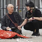 군의 로켓이 우크라이나 제2의 도시인 하르키우의 한 <b>버스</b>정류장에