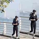 [모두드루와] 수지·김선호, 베트남서 포착…마스크 없이 ‘<b>러닝</b>’...