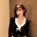 레드<b>벨벳</b> 조이, 종이 인형됐다…크러쉬도 깜짝 놀랄 뼈말라 몸매