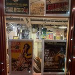 “빛 바랜 영화의 밤”…신시아, 레트로 감성→빈티지 <b>극장</b> 산책