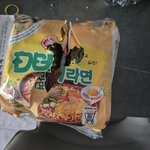 라면이 쥐 밥이 됐는데 ‘우린 책임 없다’? <b>오뚜기</b>× 실망 그 자체