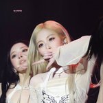 첫 콘서트에서 <b>백금발</b>로 등장한 걸그룹 멤버