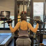 손예진, 수상할 정도로 등에 진심…<b>쇠맛</b>밖에 안 나는 영상 업로드