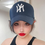 "기다리는가?"…'활동 중단' <b>박봄</b>, 비현실적인 비주얼