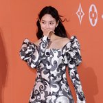 신민아, 김우빈과 결혼 발표 후 첫 공식석상