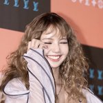 [댓글부탁해] [현장포토] "웃으면, <b>깜찍</b>"...리사, 명품...