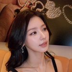 '너무 파인 거 아니야?' 아이들 <b>미연</b>, 블랙 드레스 틈새로 드러난...