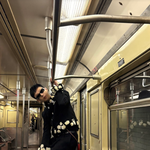 <b>지드래곤</b>, 뉴욕 지하철 의자 밟았다? 현실감 살린 샤넹 패션쇼장