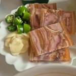 점심부터 <b>편육</b> 먹는사람 어떤데