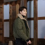 '아이유' 이종석, 서울 <b>첫눈</b> 맞으며