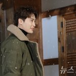 '아이유' 이종석, <b>서울</b> 첫 눈 맞으며