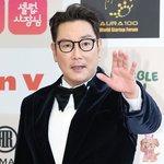 조진웅 측 "소년범 의혹, 20년 넘은 일…사실 파악에 시간 걸려"