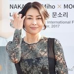'러브레터' 故 나카야마 미호, 자택 <b>욕조</b>서 숨진 채 발견…오늘(6일)...