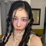 36세 되더니 과감해졌네…시선 강탈 메이크업+<b>의상</b> '<b>이런</b> 모습 처음'