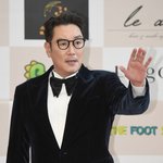 사람엔터 <b>공홈</b>, 조진웅 프로필은 여전히