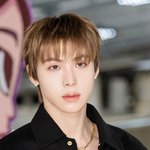 [현장포토] "<b>한파</b>에도 뜨거워"…우찬, 카리스마 눈빛