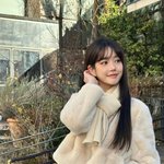 <b>처형</b> 이유비, 3개월만 SNS 얼굴 박제…母 견미리도 ‘좋아요’