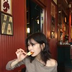 <b>정소민</b>, 빵 한 조각 들었을 뿐인데…로맨스 영화 속 비주얼