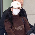 [드루와] [현장포토] "<b>미모</b>, 숨길 수 없어"…지수, 우월한...