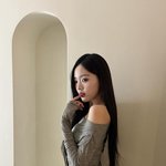 [최진우케인] “겨울빛처럼 <b>차분</b>해진 마음”…강나언, 고요한 시선→어깨...