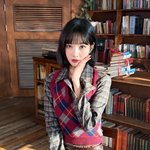 조이 맞아? '뼈말라' 실루엣에 <b>검스</b> 각선미까지…몰라보게 달라진...