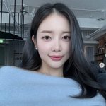 에이프릴 출신 윤채경, <b>이용대</b>와 열애설 침묵 그후..미모의 근황