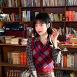 크러쉬 조이, 극<b>세사</b> 허벅지 '깜짝'...말라도 너무 말랐네