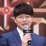 [단독] 성시경 기획사 ‘미등록 운영’ 송치