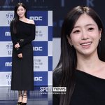 '새 신부' 함은정, 섹시한 오프<b>숄더</b>로 뽐내는 아름다움