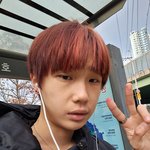 지나갔는데 사람들이 미소<b>지음</b>