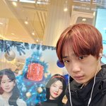 연<b>옌들</b>과사진찍었긔