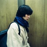 고개 숙인 겨울 오후”…최정훈, 고요한 <b>엘리베이터</b>→감성 폭발 옆모습