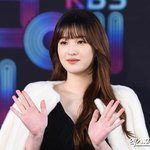 '이혼' 율희 "심리적으로 힘든 시간…<b>DM</b> 받고 오열" [해시태그]