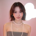 <b>트와이스</b> 모모 맞아? 어딘가 달라진 분위기‥파격 오프숄더