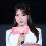 <b>인사말</b> 하는 이윤정 아나운서