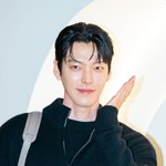 [사진]새신랑 김우빈, 결혼 반지? 매력적인 꽃받침