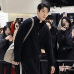 ‘신민아’ 김우빈, 팬들 응원 받으며 롯데몰 나들이