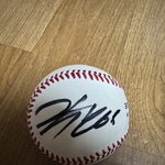 [이것좀봐줘] <b>야구공</b>을 받았는데 누구 싸인인가요?