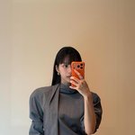 “조용히 물들어간 마음”…문가영, 모노톤의 겨울→<b>우아</b>한 거울 셀카