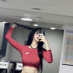 여자친구 유주, 크롭톱 사이 드러난 <b>선명</b>한 복근 라인 [스한그램]