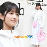 아이브 레이 <b>콩알</b>만한 얼굴에 이 비율 실화? 상큼한 반묶음 자태