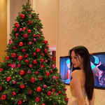 <b>분홍</b> 드레스...문가영, 크리스마스 트리 앞에서 뽐낸 '여신美'