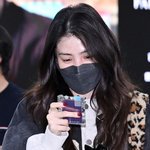 한소희 ‘이거 내 선물 아니야?!’[포토엔<b>HD</b>]