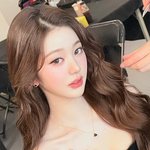 장원영, 인형 미모+살짝 드러낸 ‘볼륨감’..메이크업 받는 순간도...