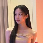 문가영, 어깨라인이 예술… 연말 파티 속 ‘현실 공주’ [<b>IS</b>하이컷]