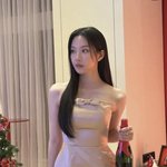 문가영, 직각 어깨→일자<b>쇄골</b> 미쳤다…연말 분위기 한가득한 근황