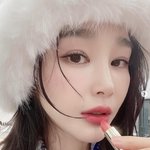 [단독] '샤이니 키' 이어 이사강 <b>뮤비감독</b>도 '주사이모' 고객이었나?