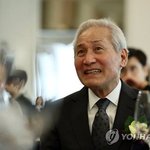 [최진우케인] <b>안성기</b>, 혈액암 투병 중에도…故 강수연 추모전 찾았다...