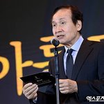 안성기, 혈액암 <b>재발</b> 투병 중…"힘 없이 빙긋 웃어" 박중훈...